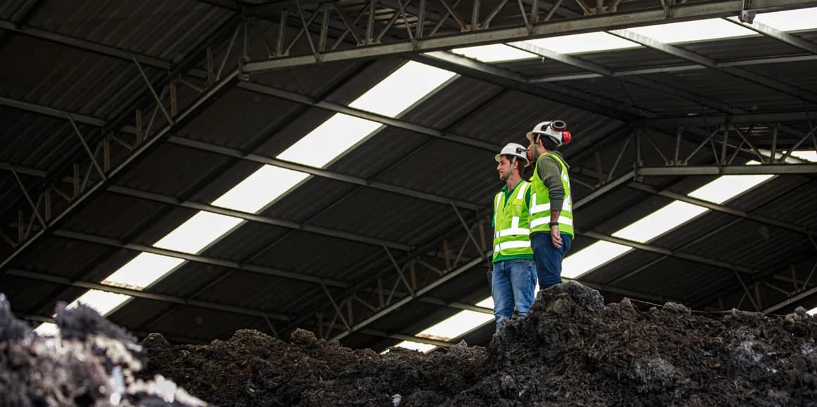 Workers inside TERA Ambiental's composting facility, in Jundiaí